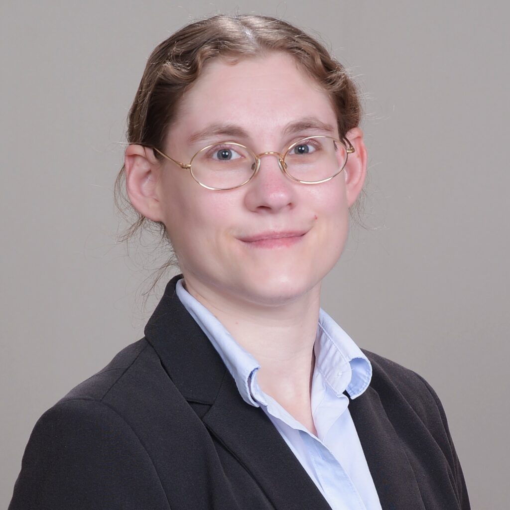 new square headshot – August 2023 – Janette Rosenbaum